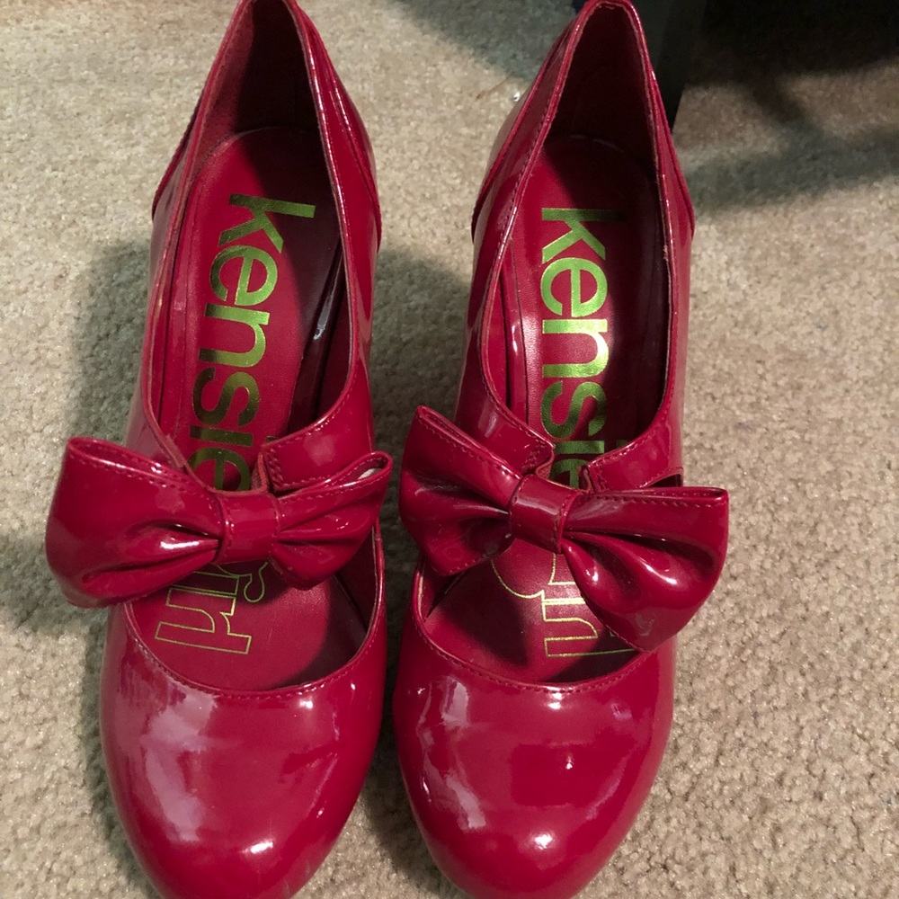 Red Bowed Heels